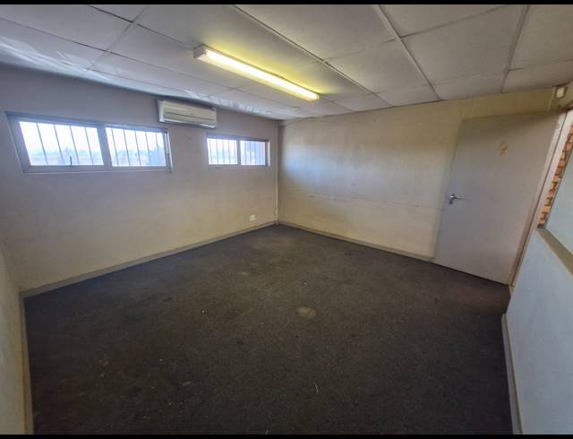 240M² FACTORY TO LET IN DRIEHOEK